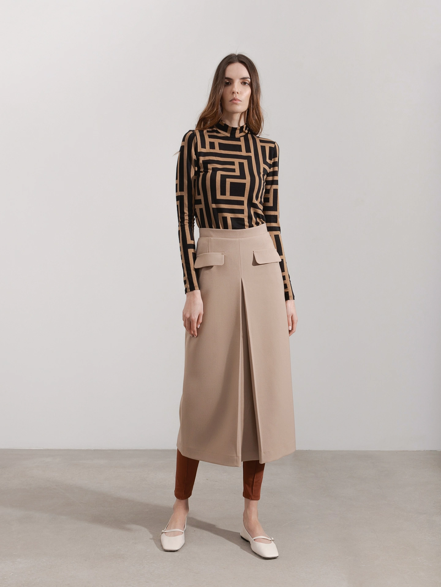 Юбка миди со складкой спереди