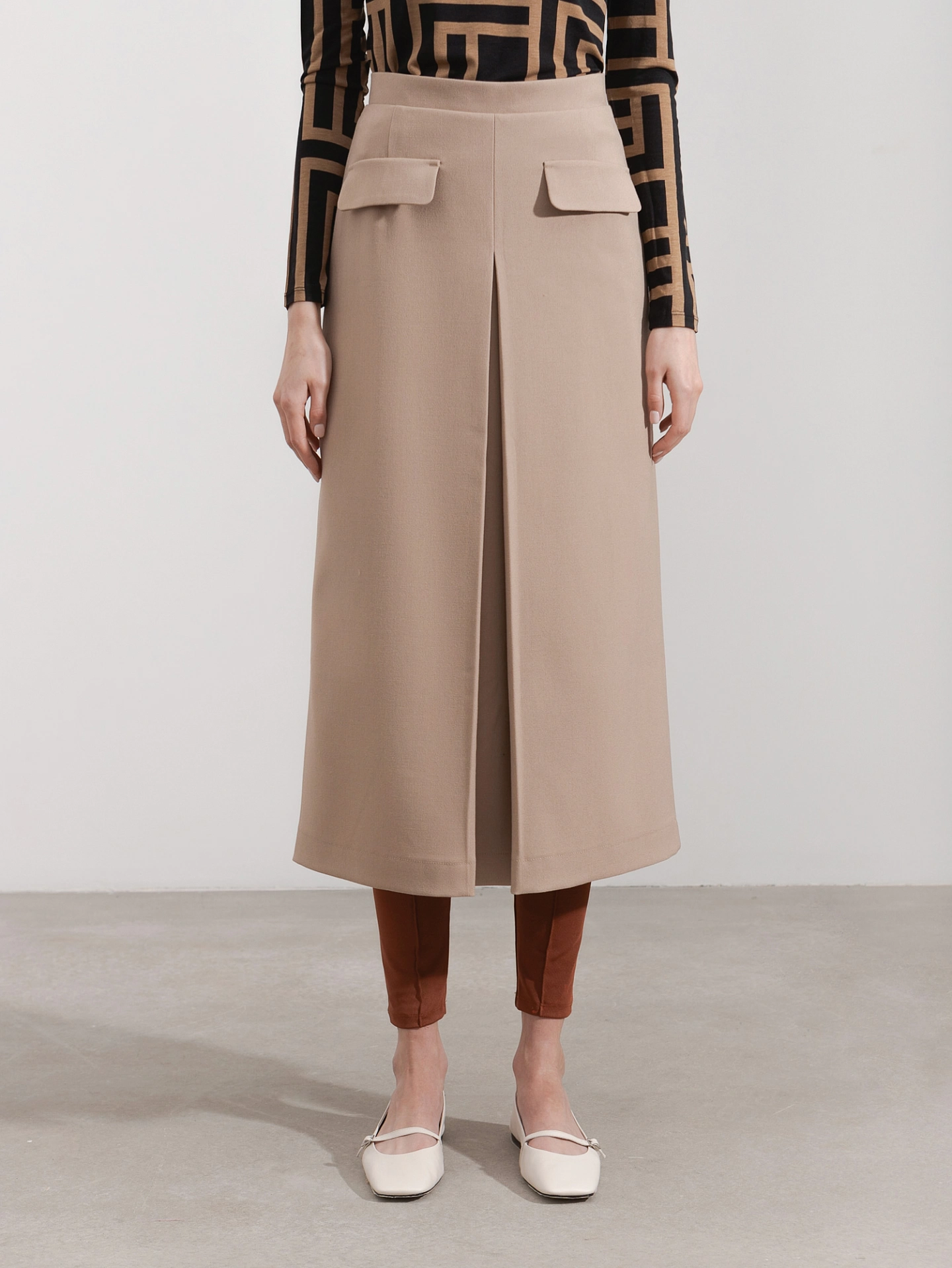 Юбка миди со складкой спереди