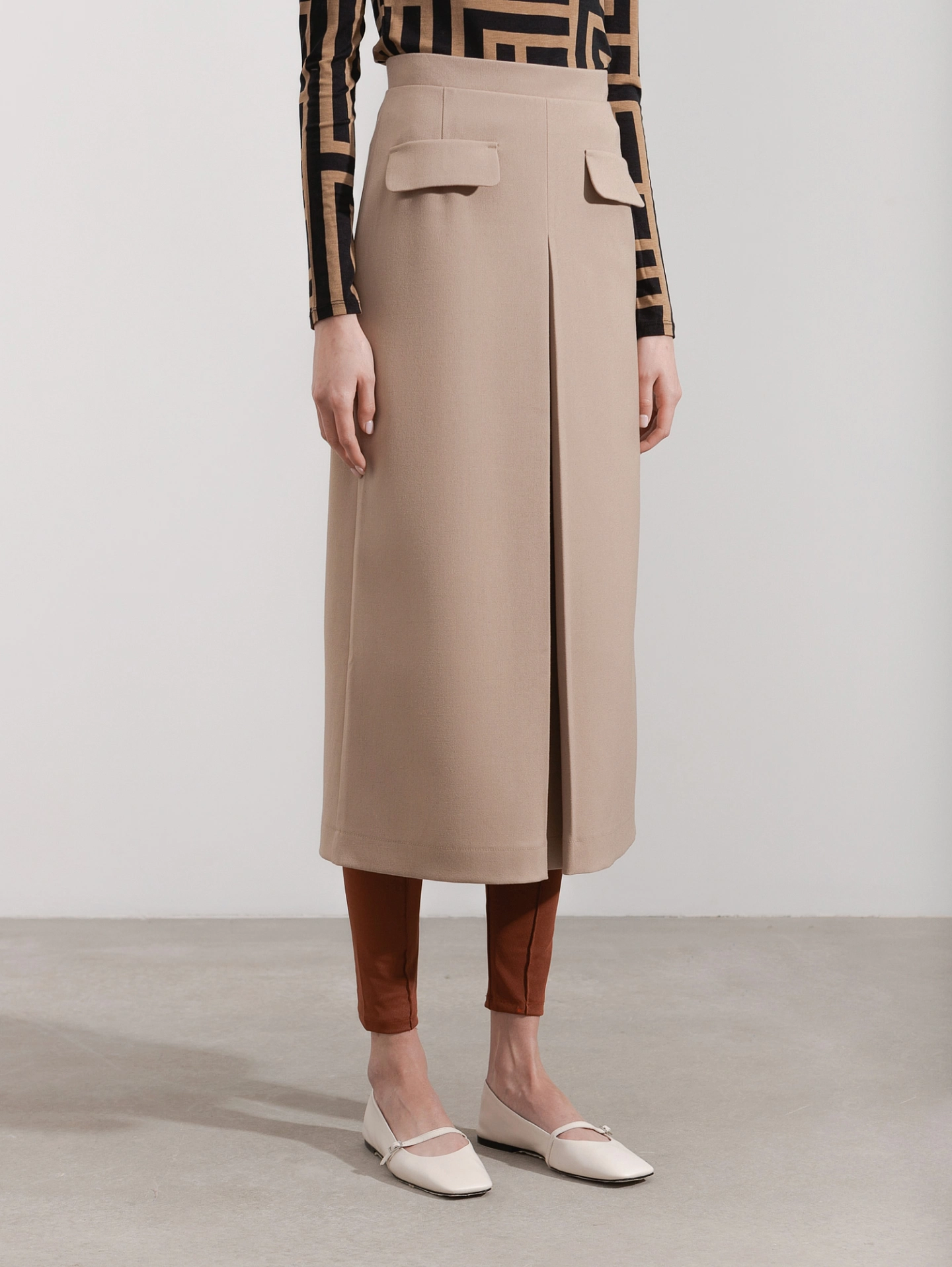 Юбка миди со складкой спереди