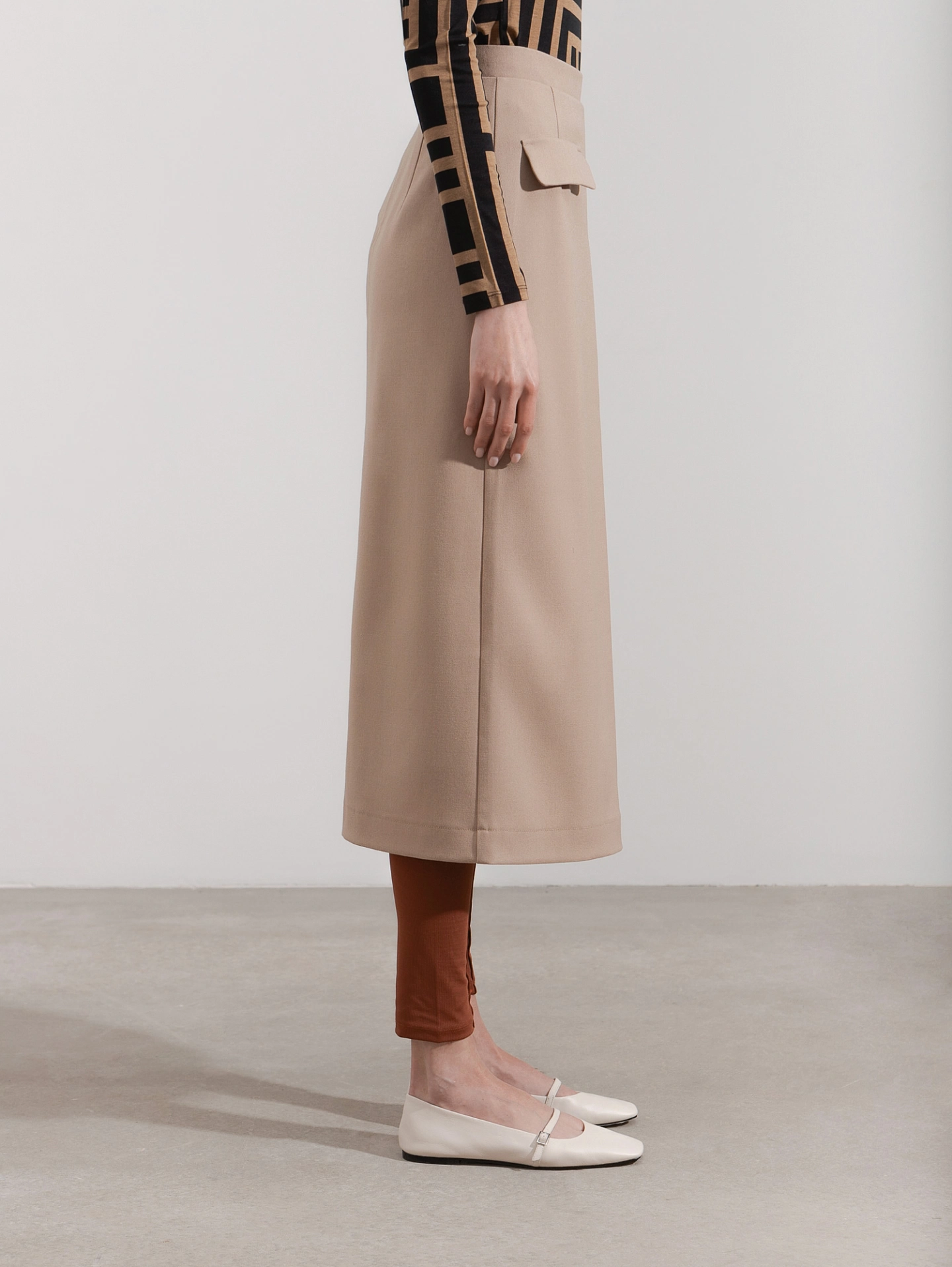 Юбка миди со складкой спереди