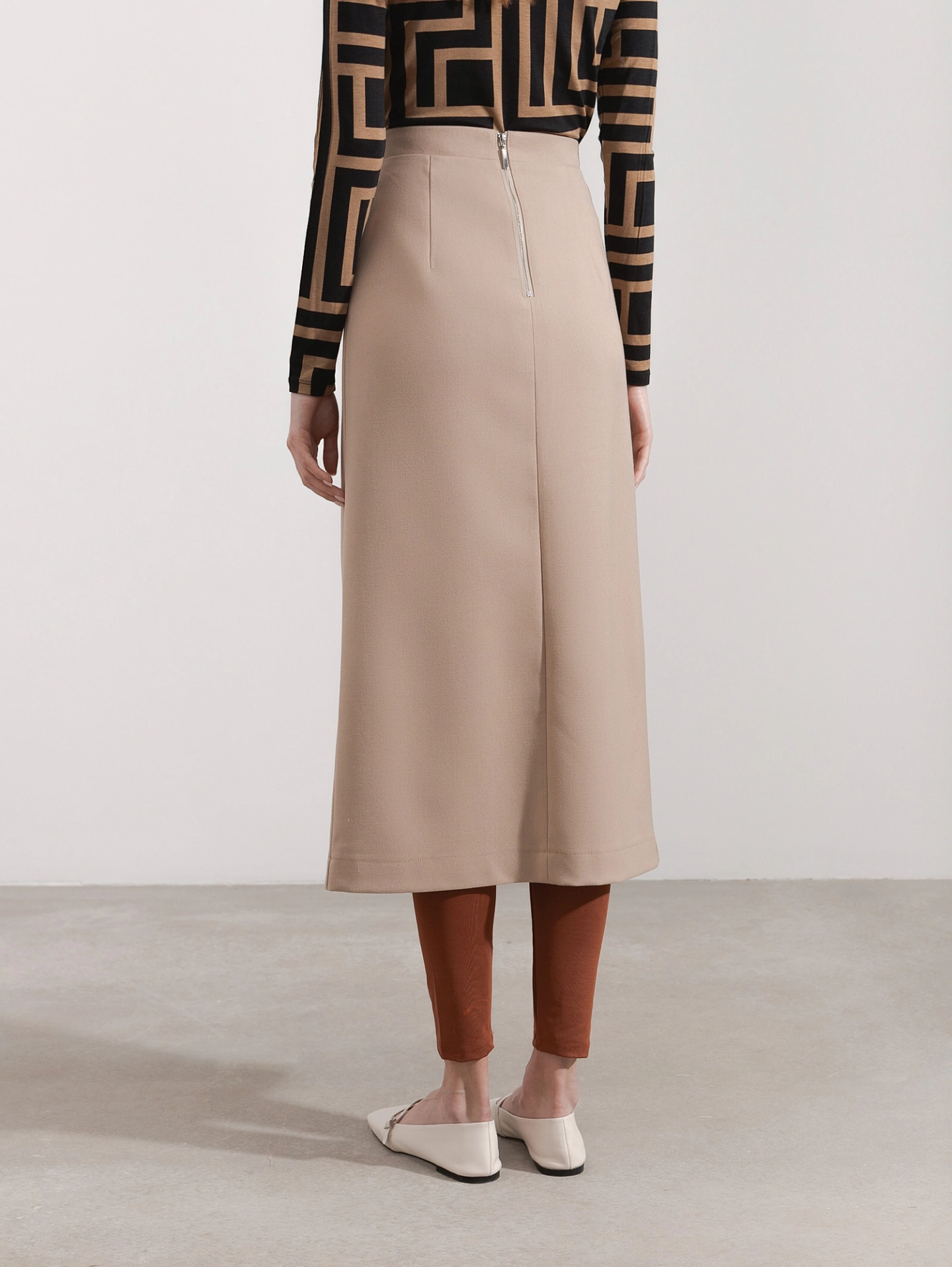 Юбка миди со складкой спереди