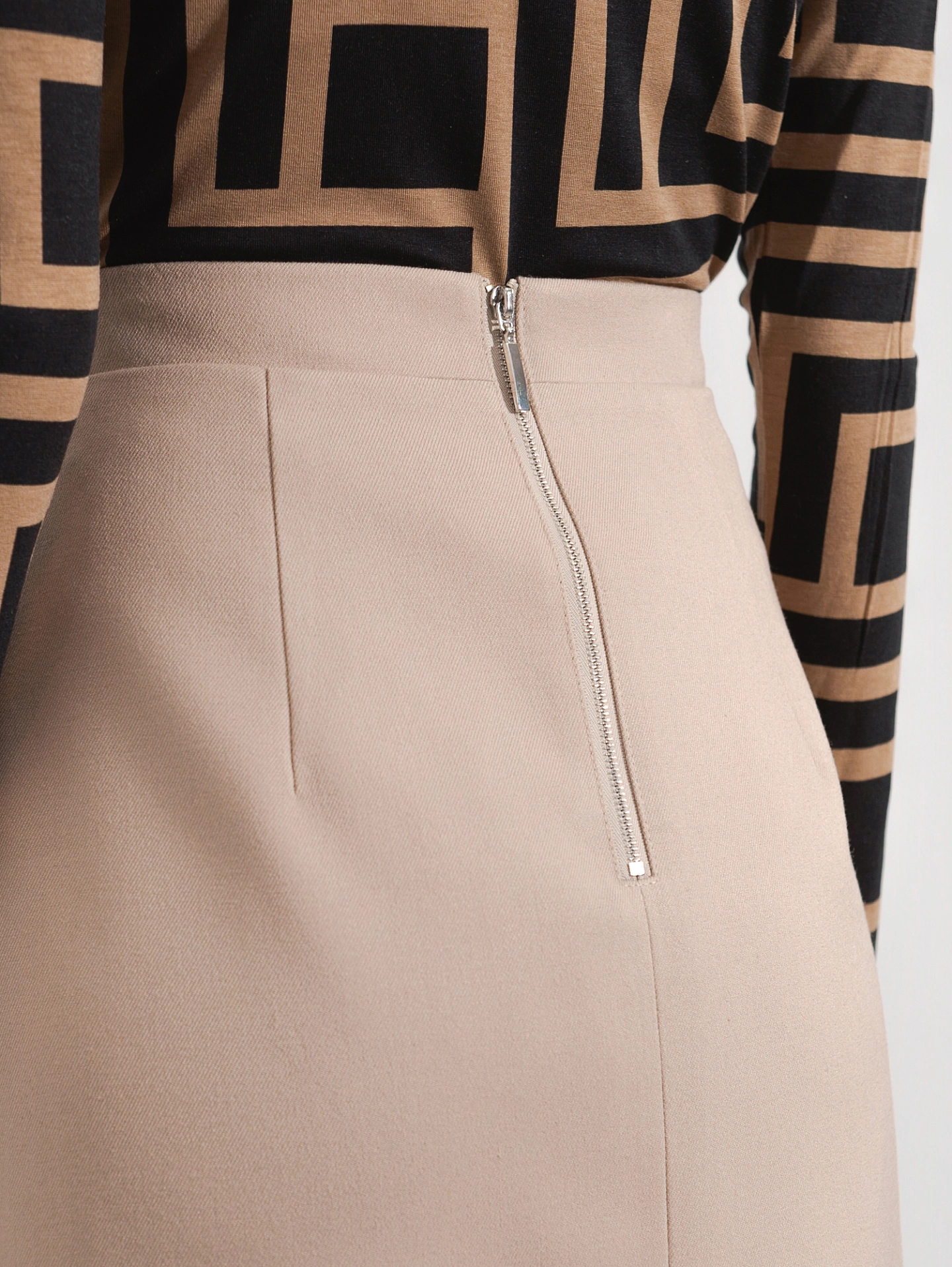 Юбка миди со складкой спереди