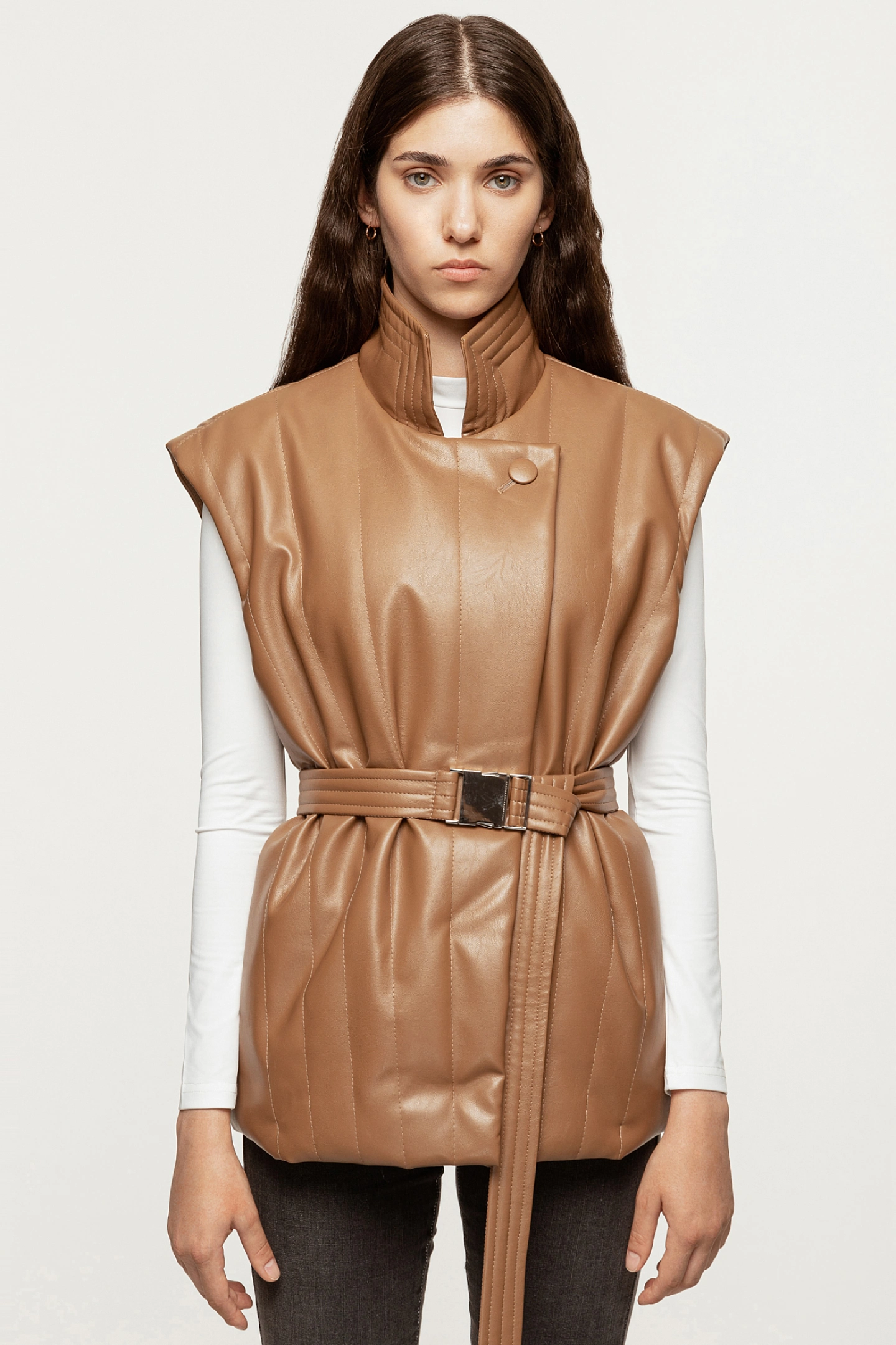 Жилет из эко-кожи