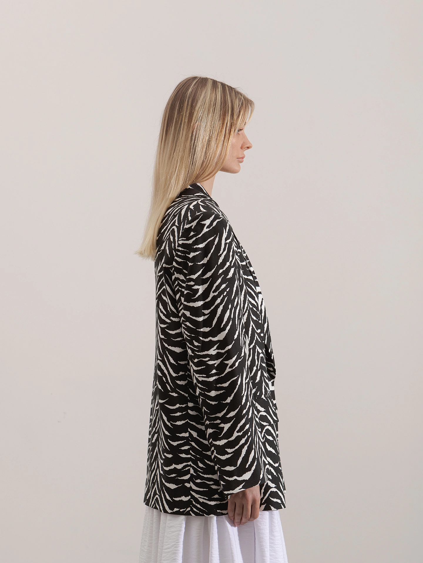 Жакет двубортный из лёгкой ткани