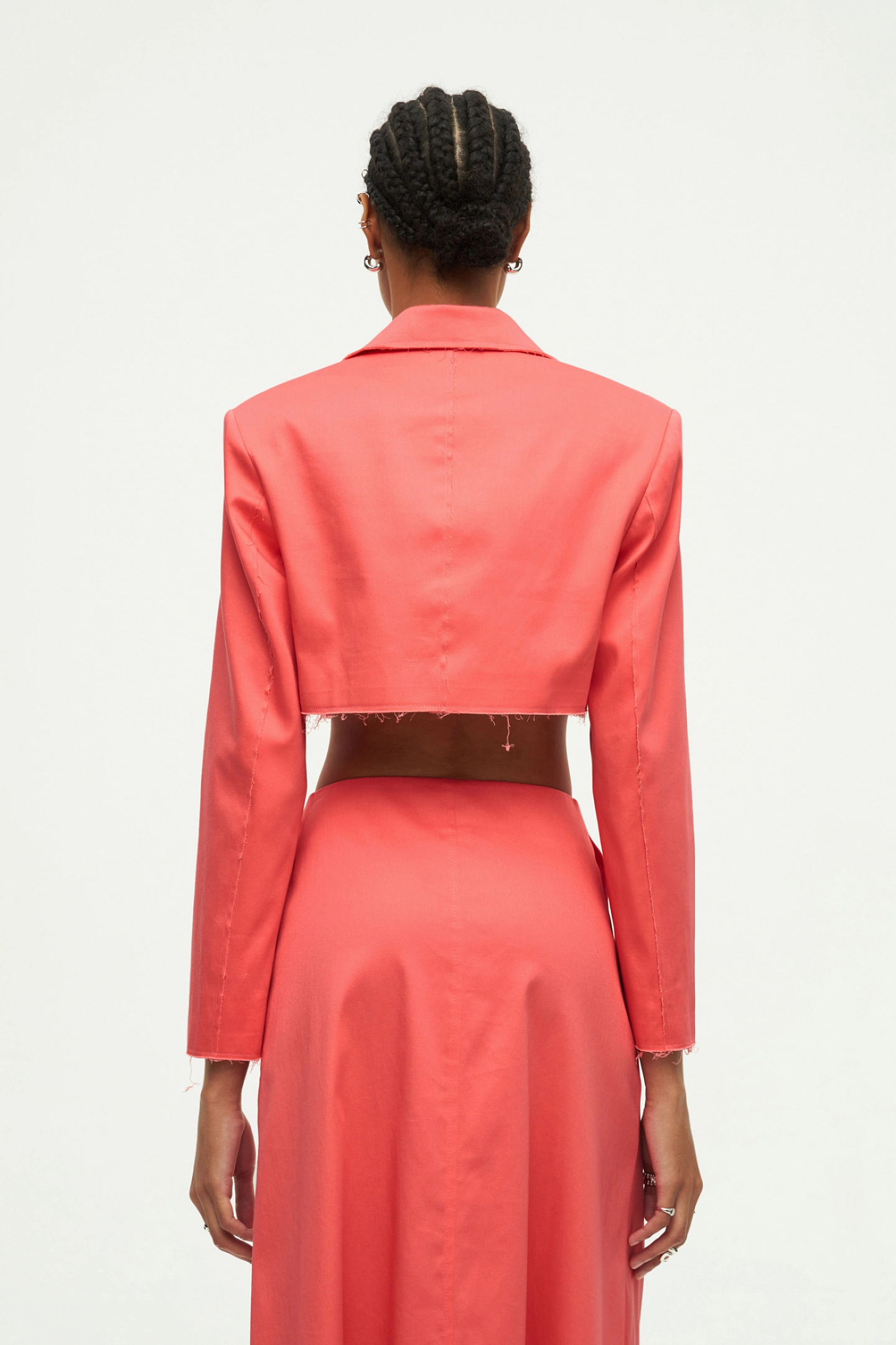 Short jacket with cut