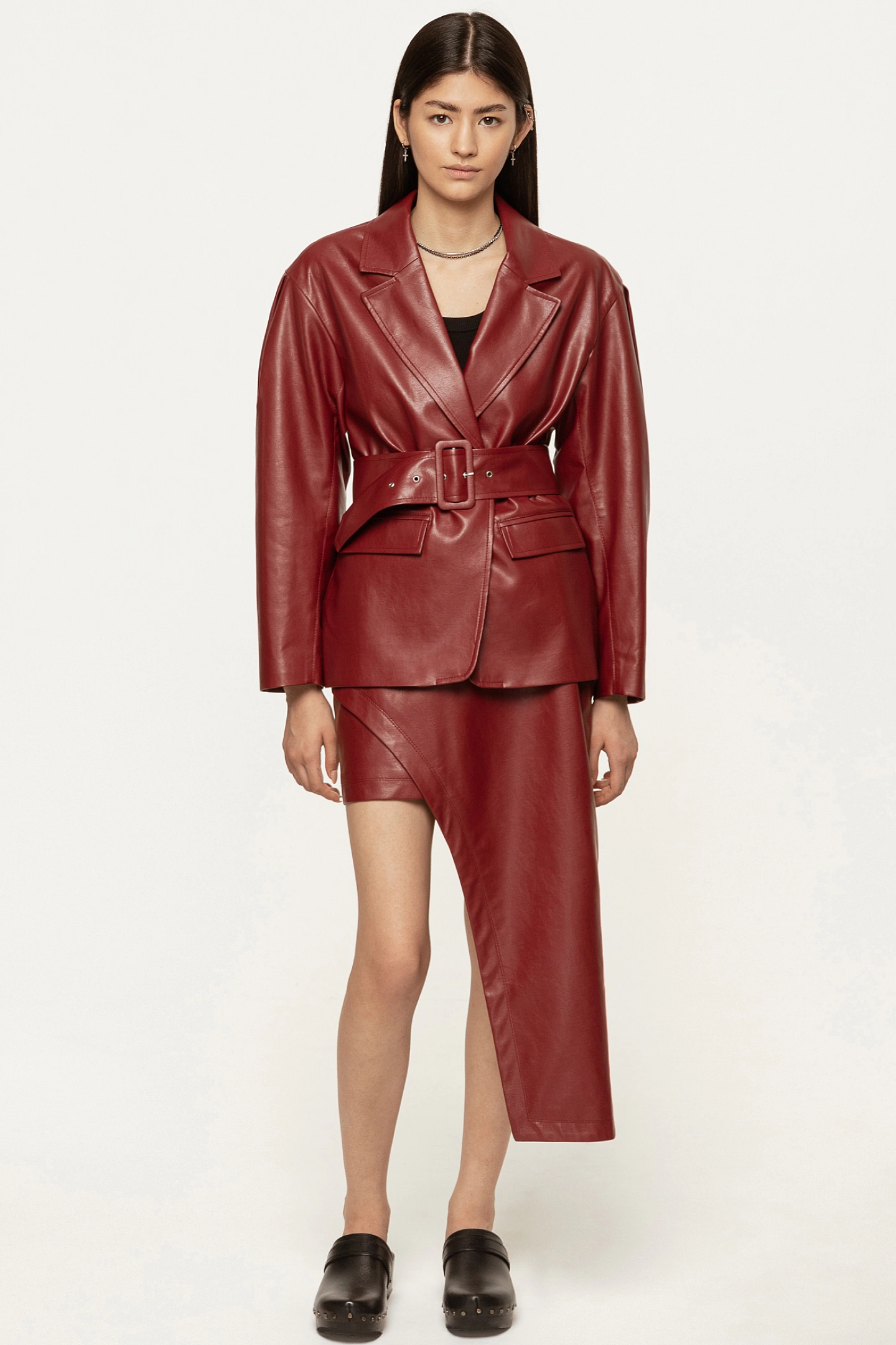 Жакет - куртка со спущенным плечом