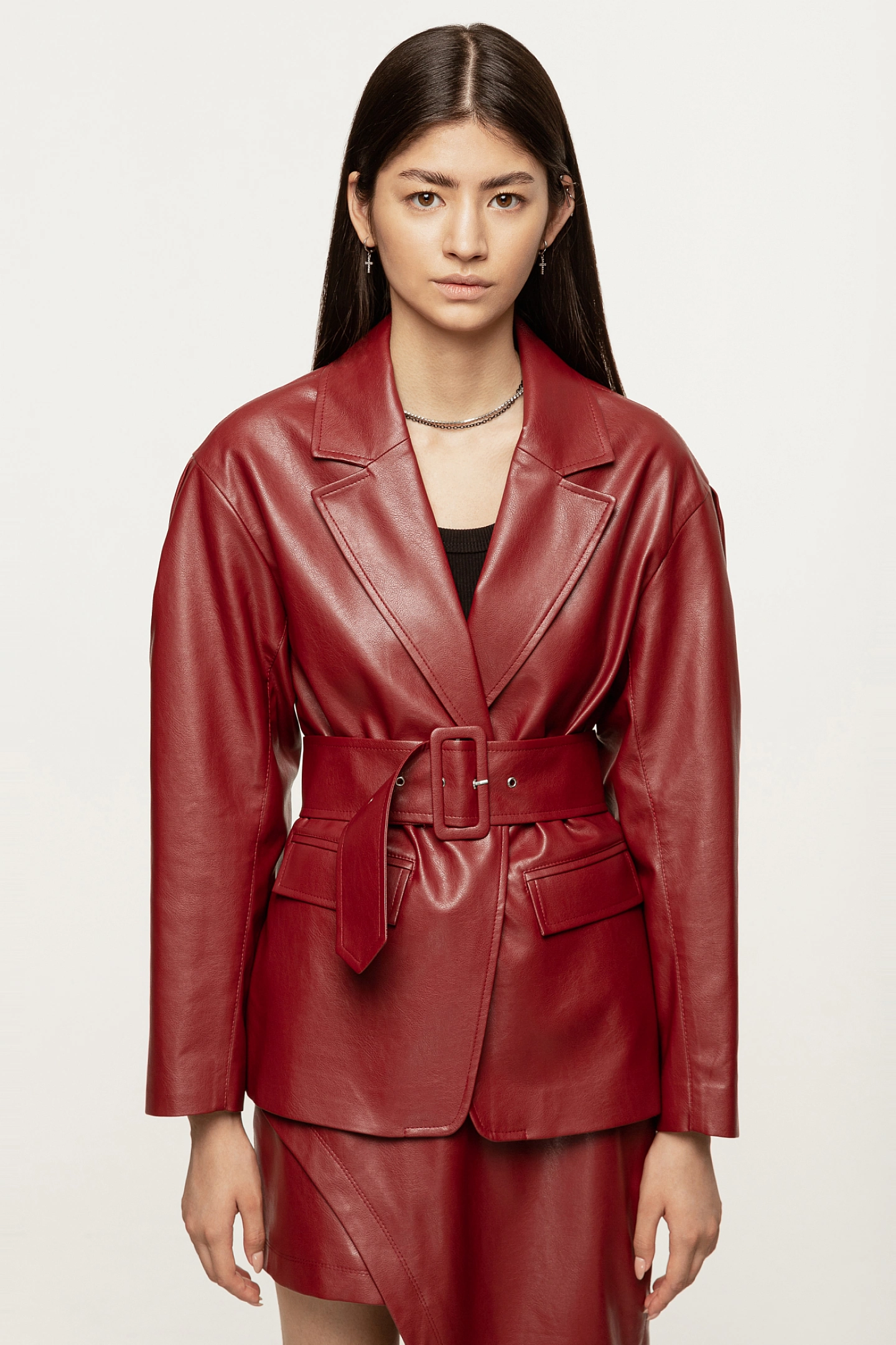 Жакет - куртка со спущенным плечом