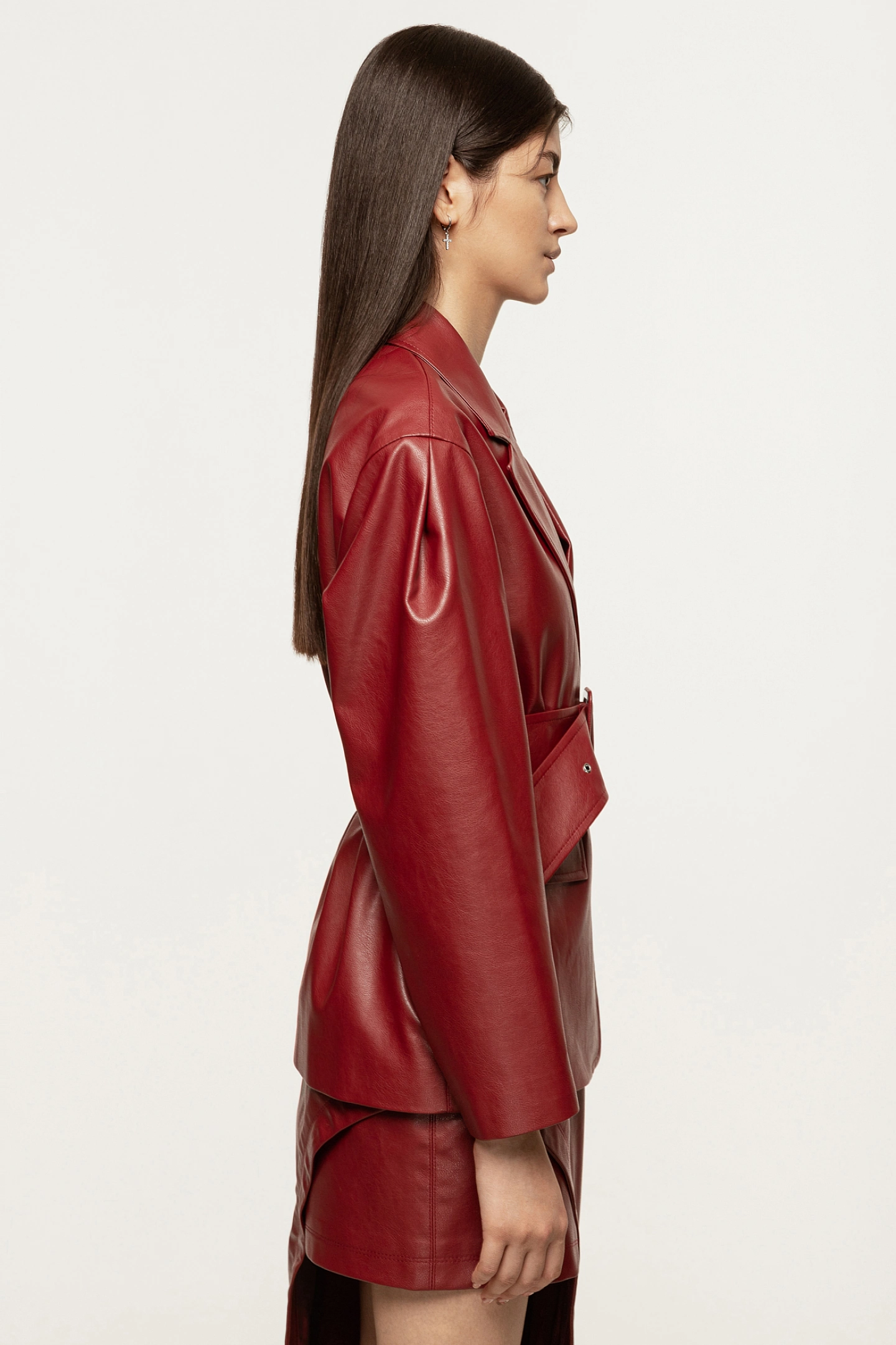 Жакет - куртка со спущенным плечом