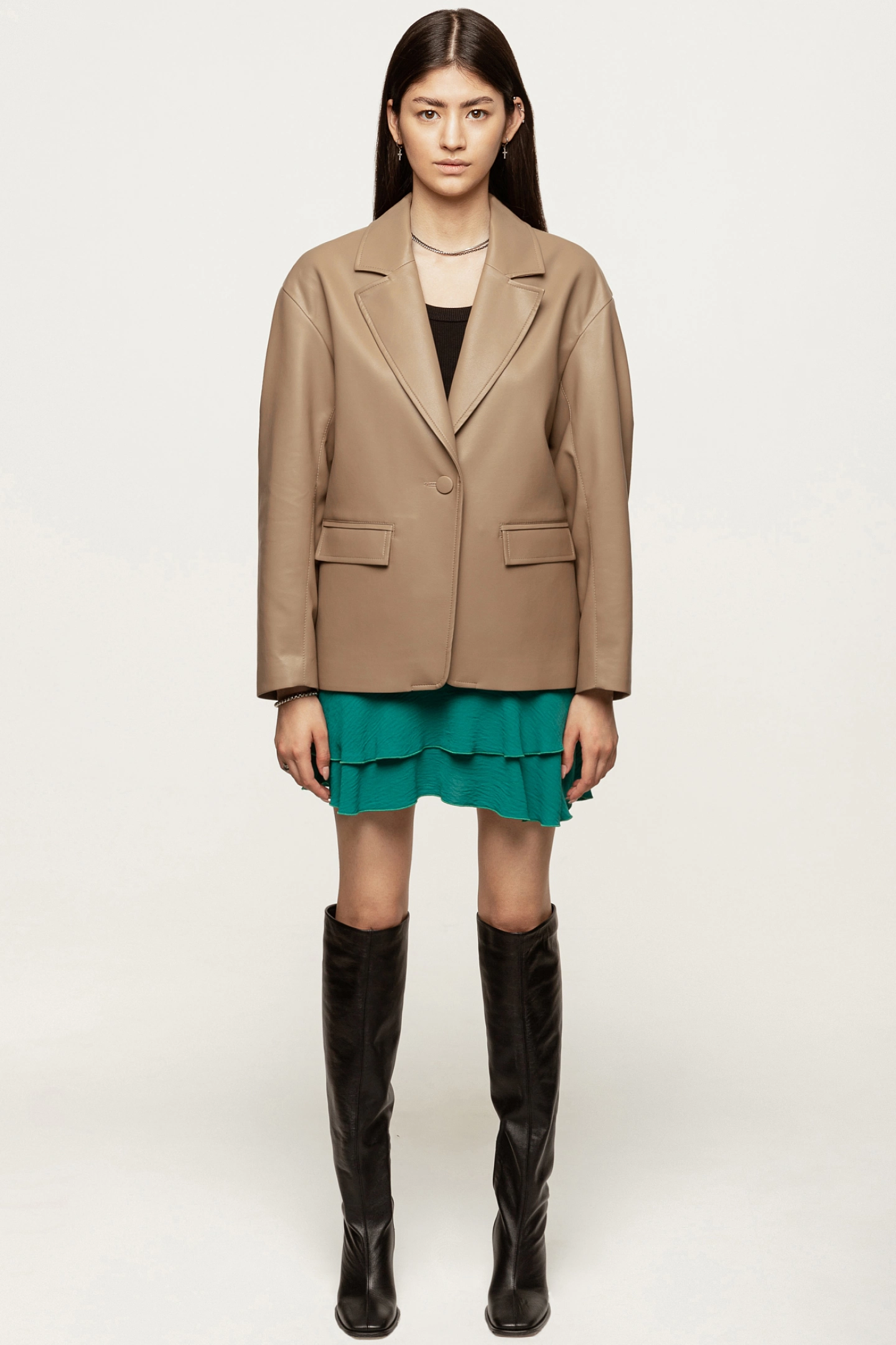 Жакет - куртка со спущенным плечом