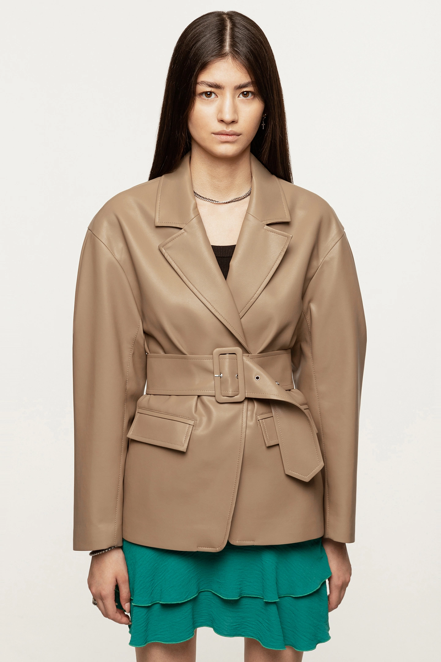 Жакет - куртка со спущенным плечом