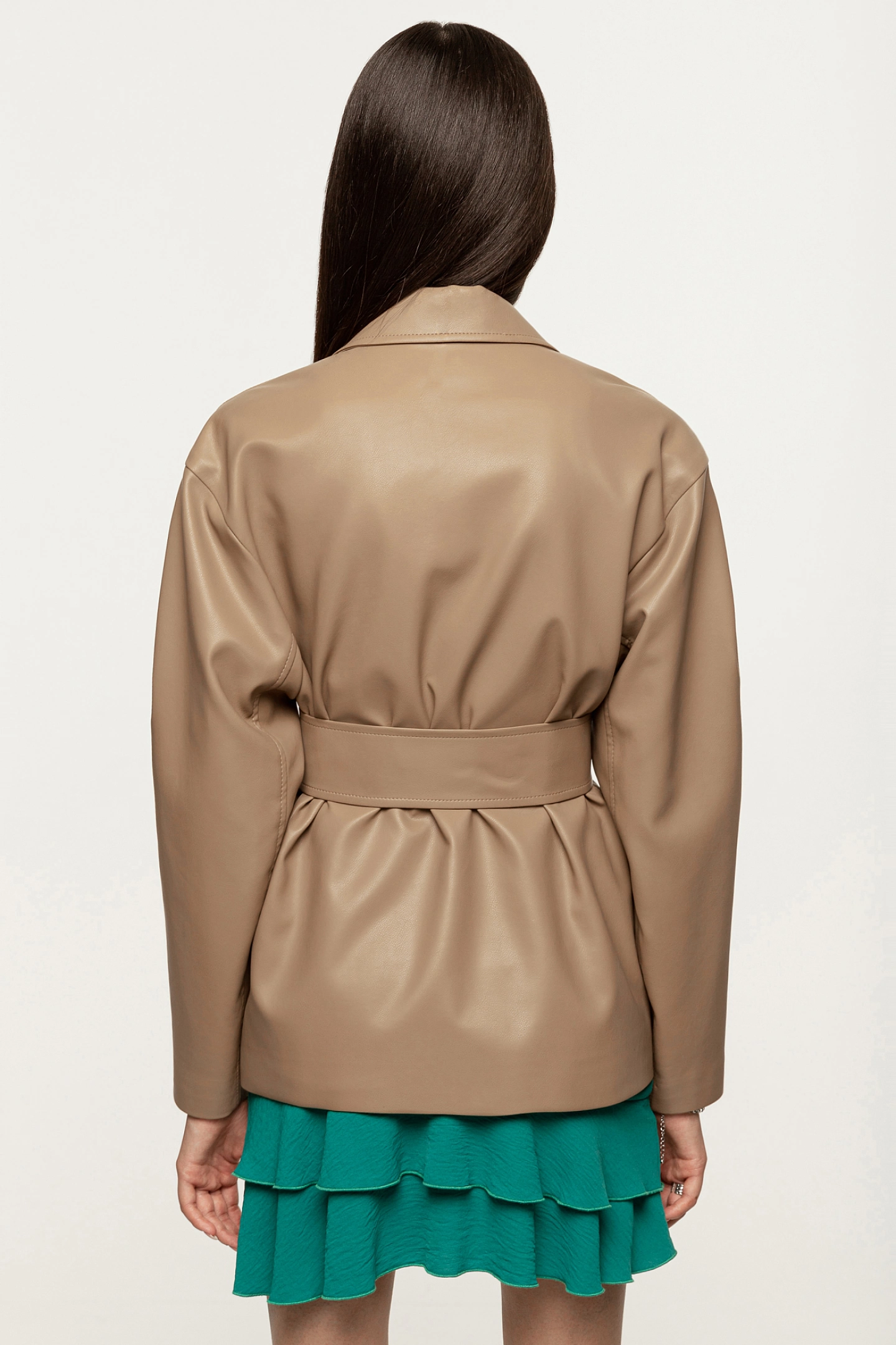 Жакет - куртка со спущенным плечом