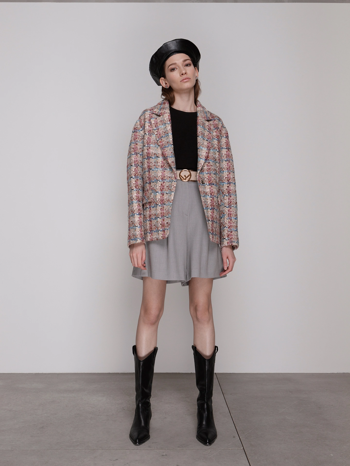 Жакет - куртка со спущенным плечом