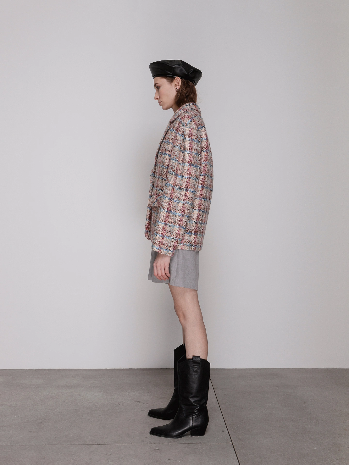 Жакет - куртка со спущенным плечом