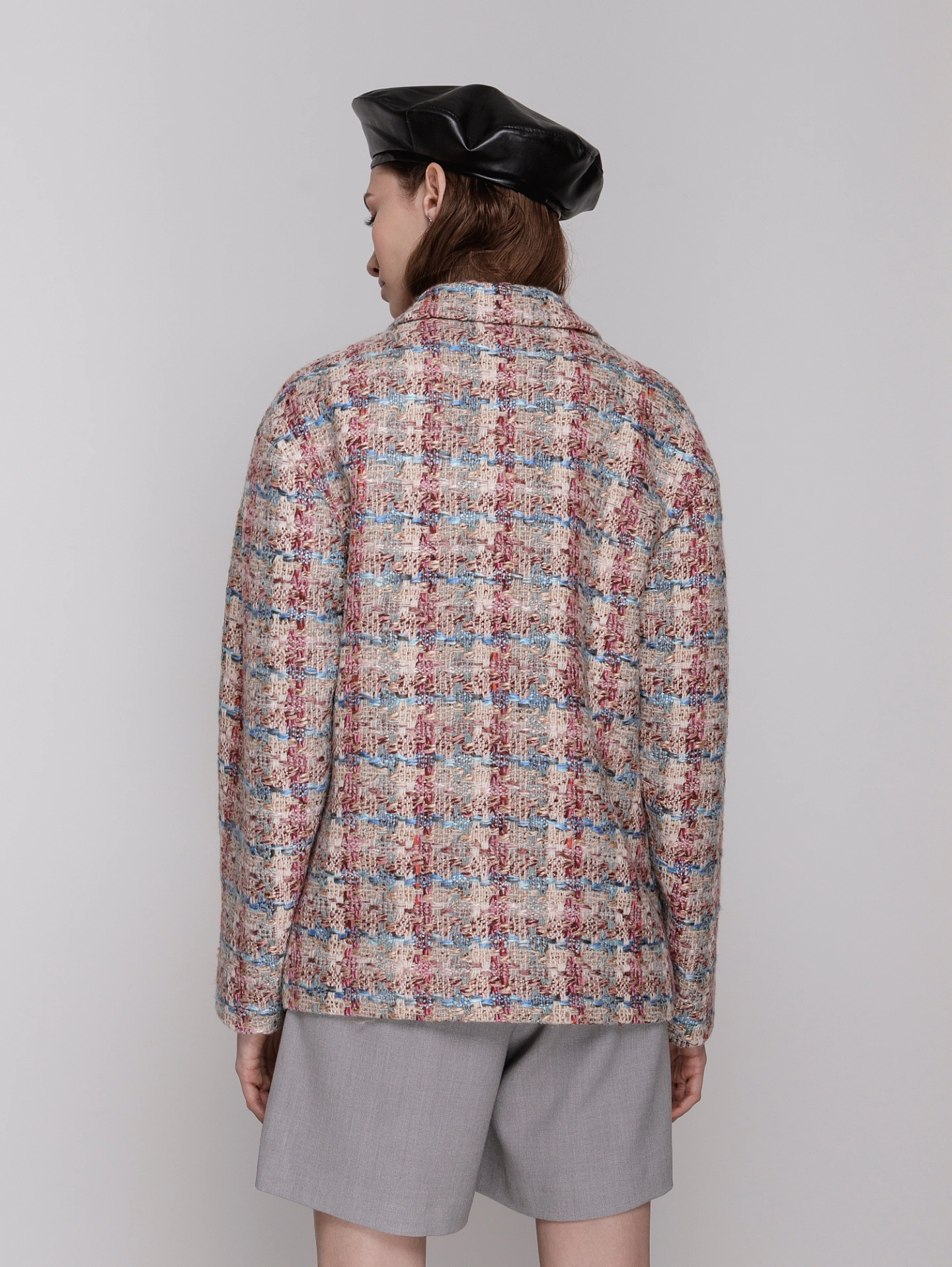 Жакет - куртка со спущенным плечом