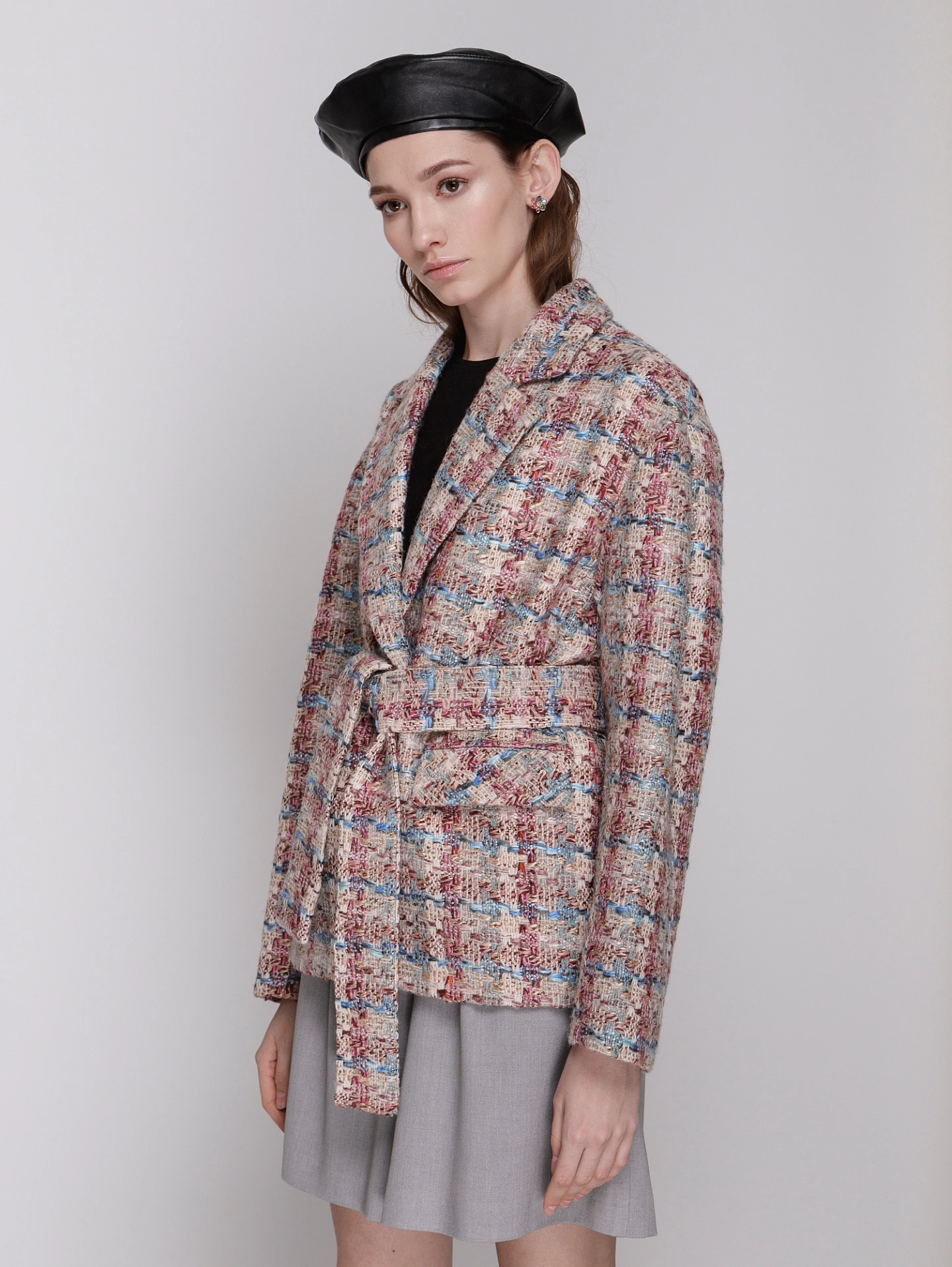 Жакет - куртка со спущенным плечом