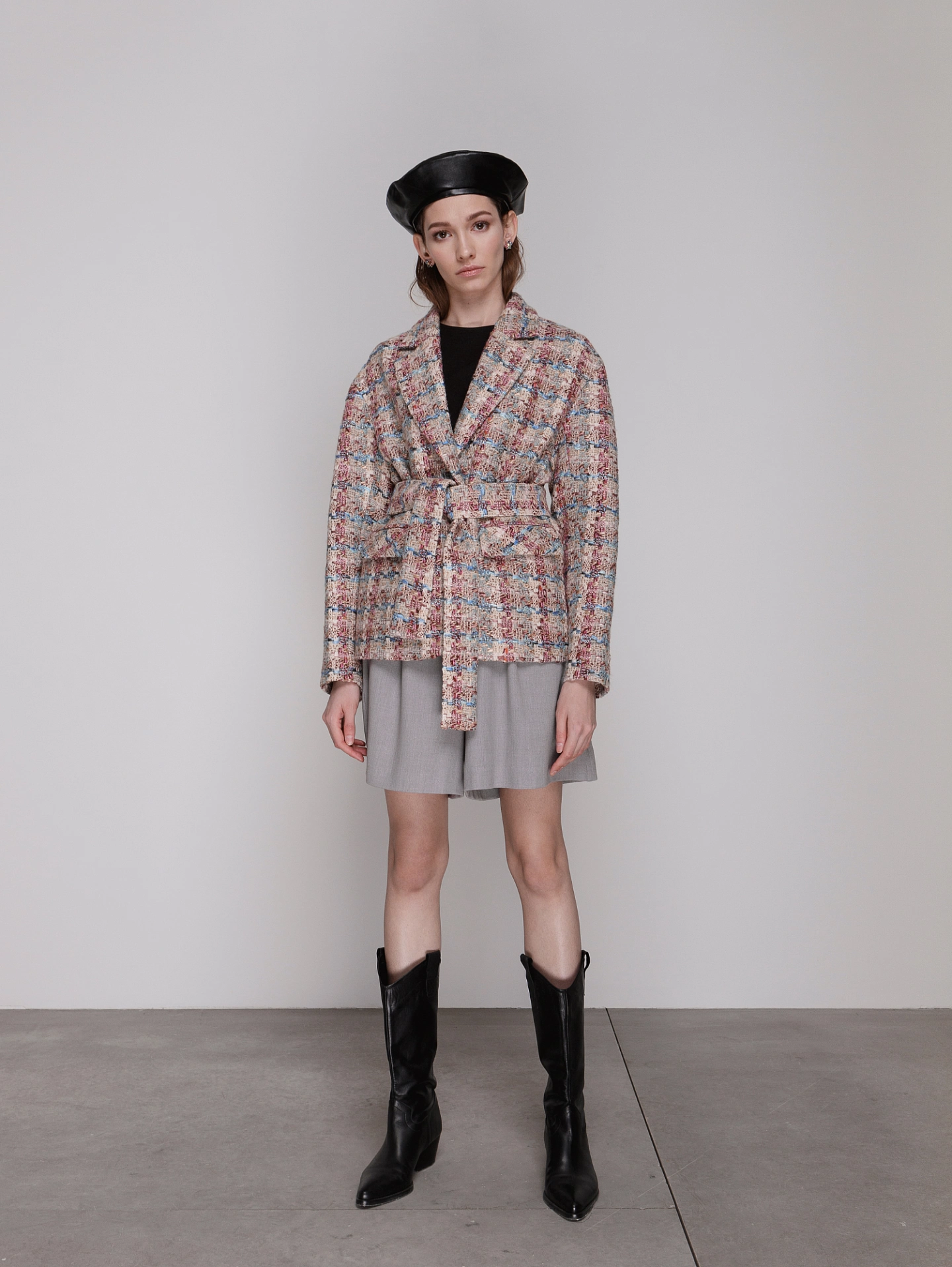 Жакет - куртка со спущенным плечом