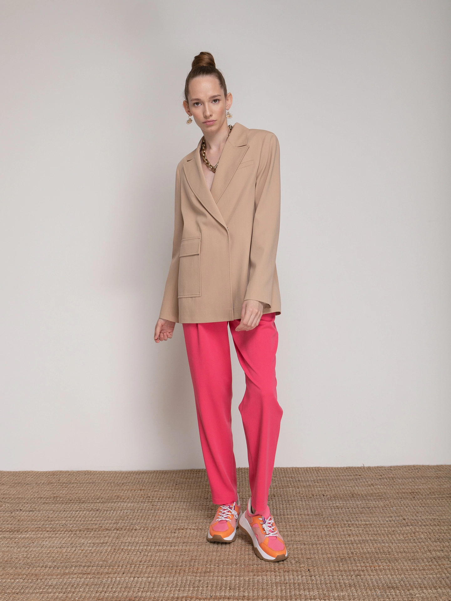 Жакет с асимметричным карманом