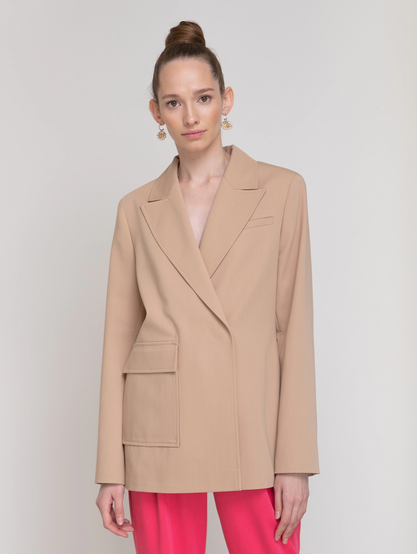 Жакет с асимметричным карманом