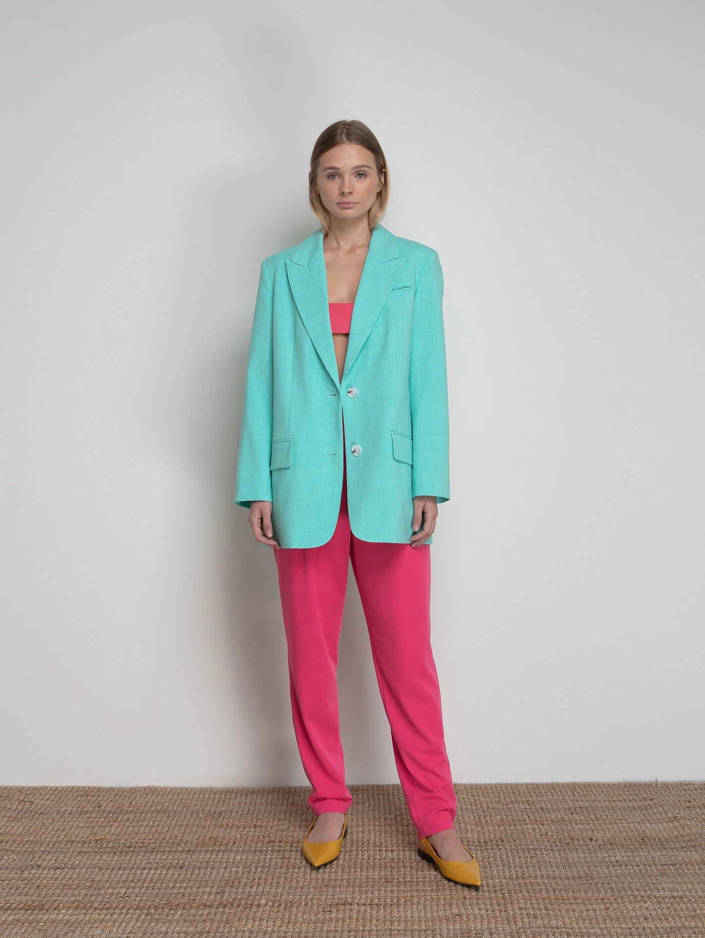 Жакет однобортный свбодной формы и шорты - бермуды классические