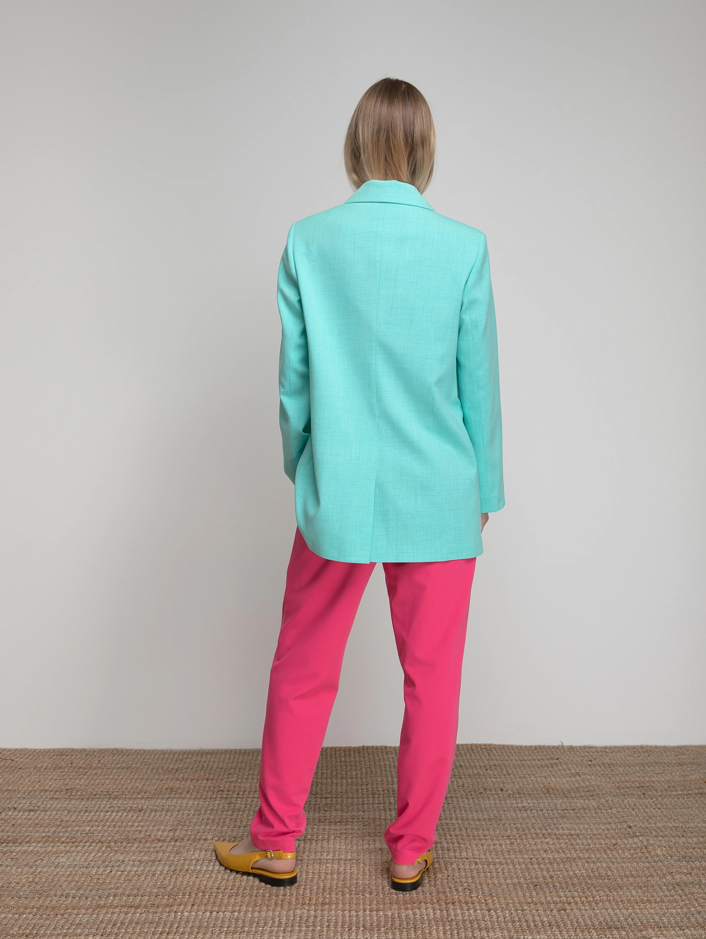 Жакет однобортный свбодной формы и шорты - бермуды классические