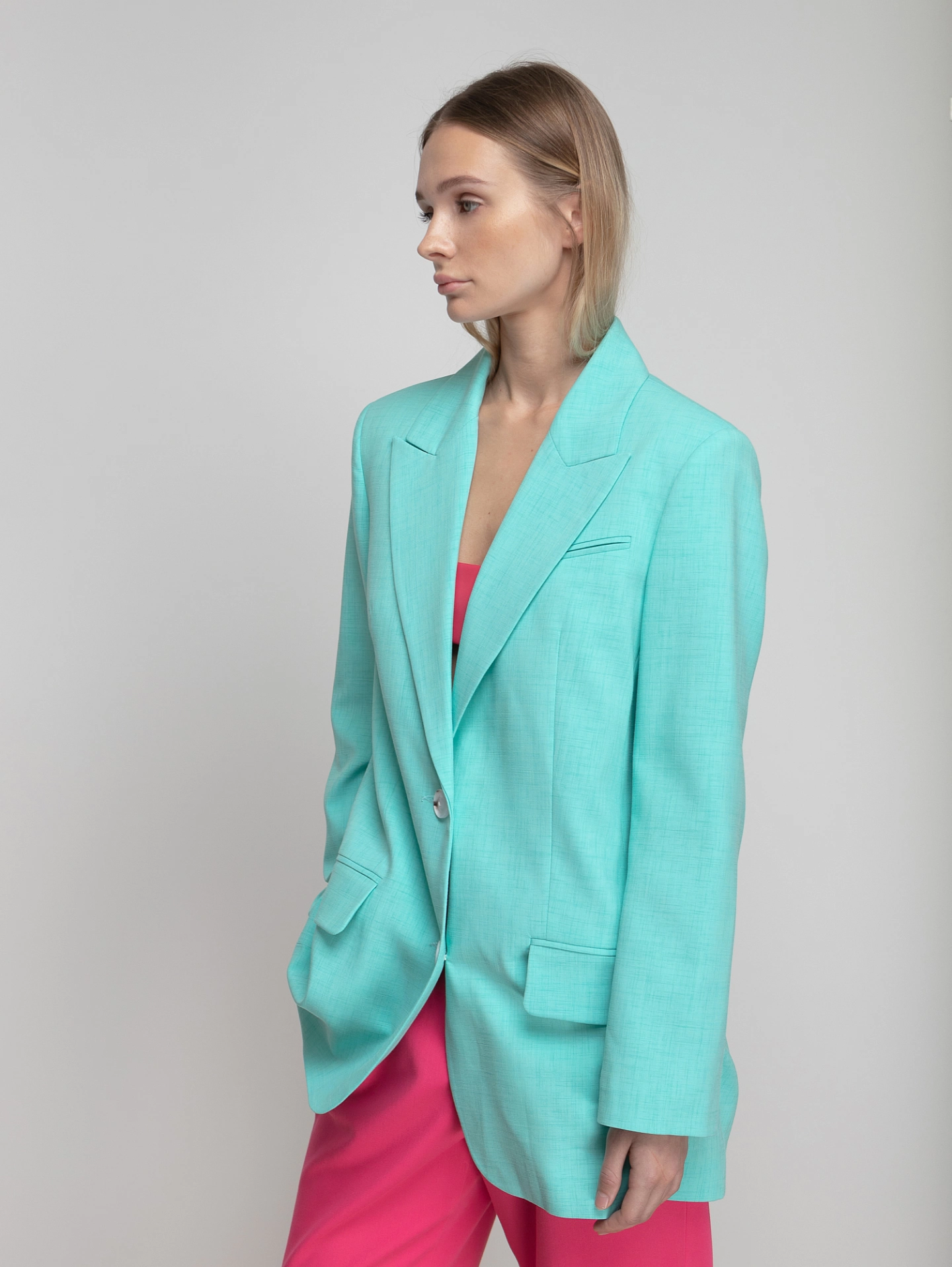 Жакет однобортный свбодной формы и шорты - бермуды классические