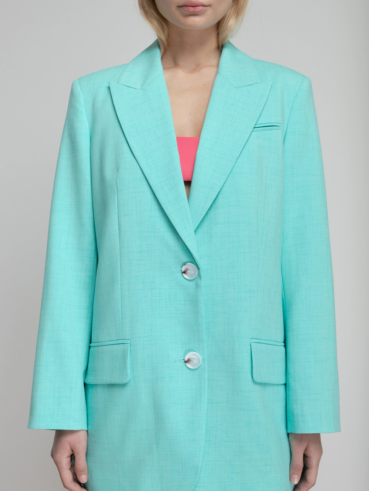 Жакет однобортный свбодной формы и шорты - бермуды классические