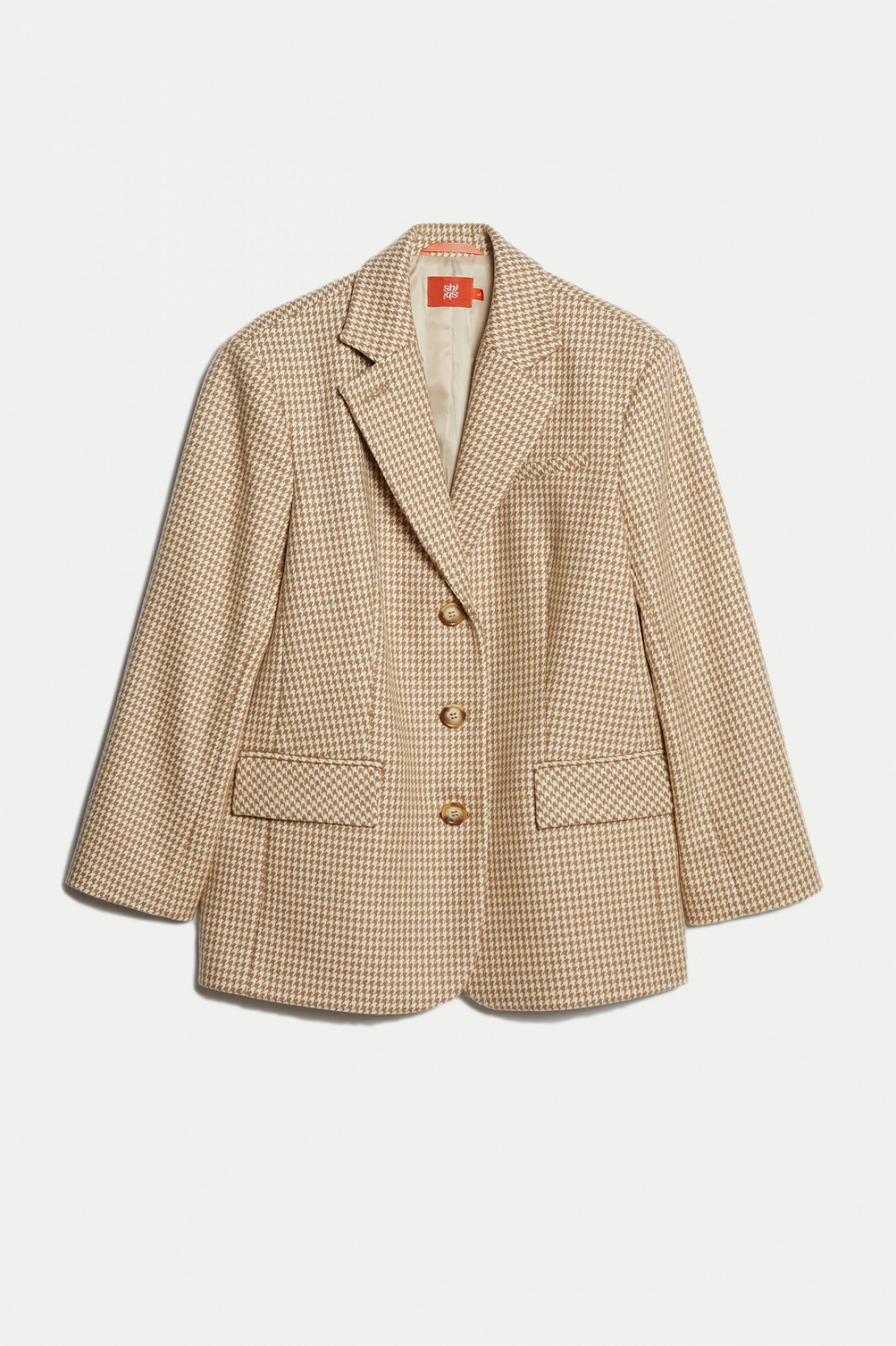 Oversize jacket on 3-button