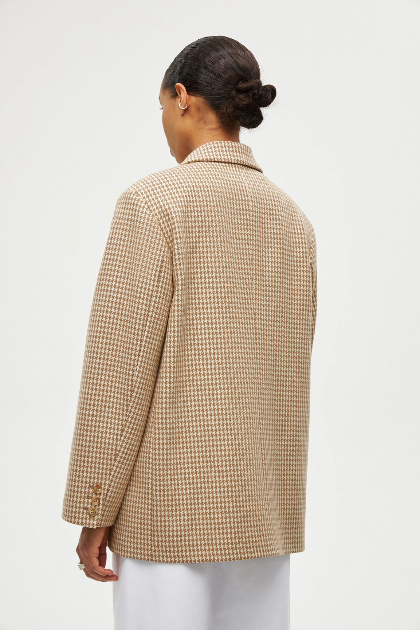 Oversize jacket on 3-button