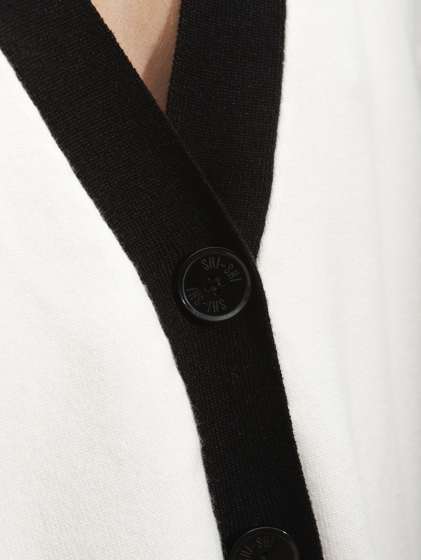 Кардиган вязаный удлинённый с контрастной отделкой