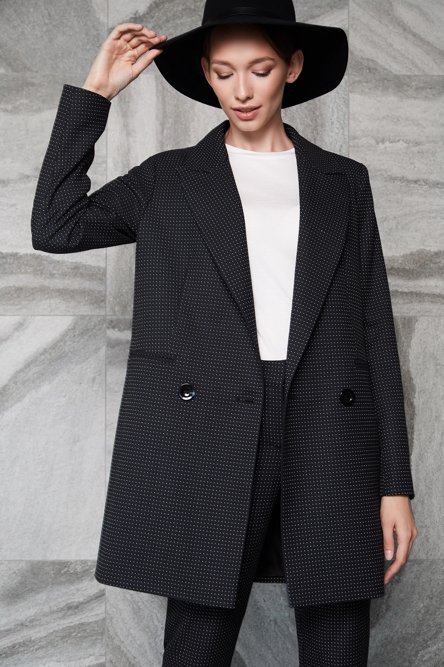 Жакет двубортный на две пуговицы