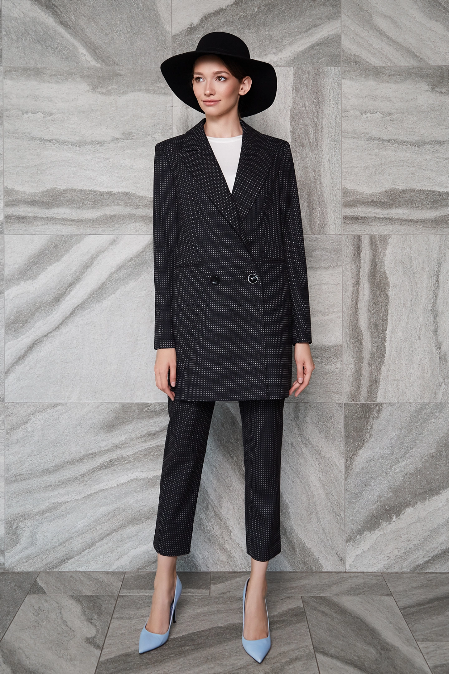 Жакет двубортный на две пуговицы