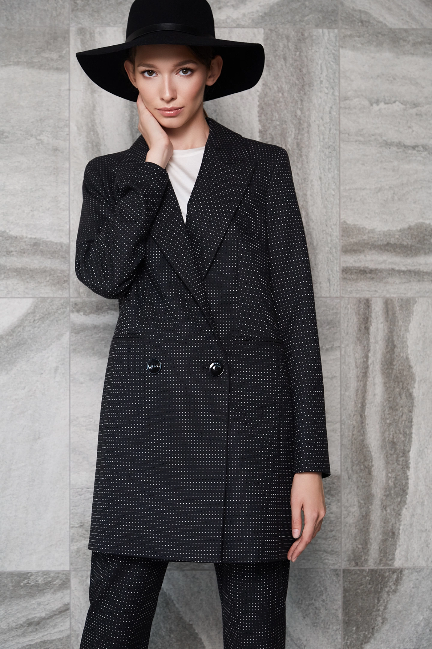 Жакет двубортный на две пуговицы