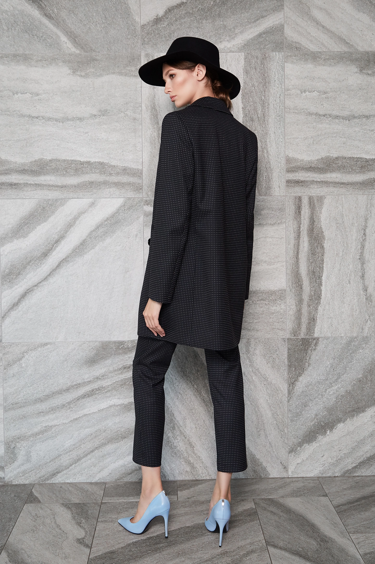 Жакет двубортный на две пуговицы