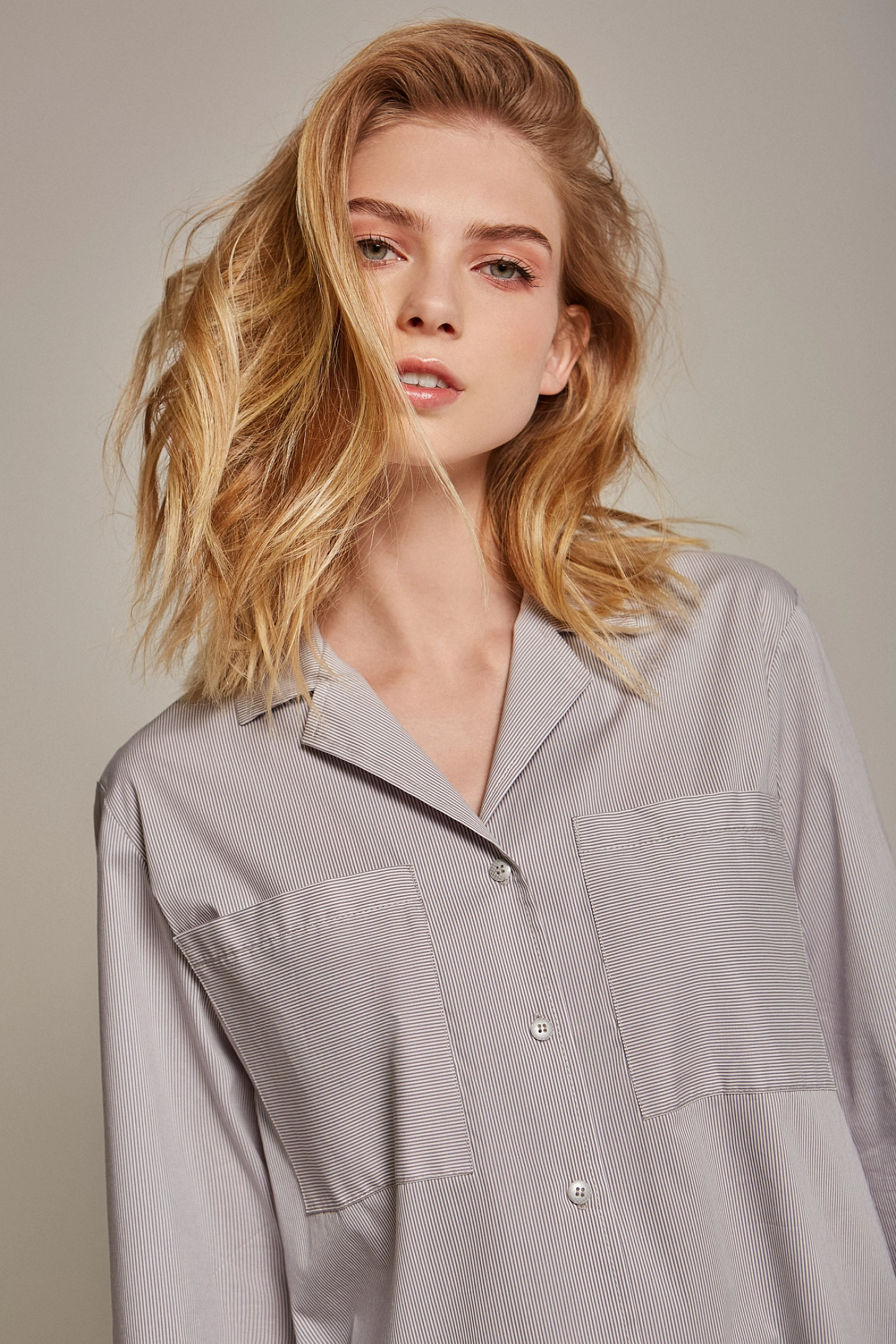 Рубашка с накладными карманами