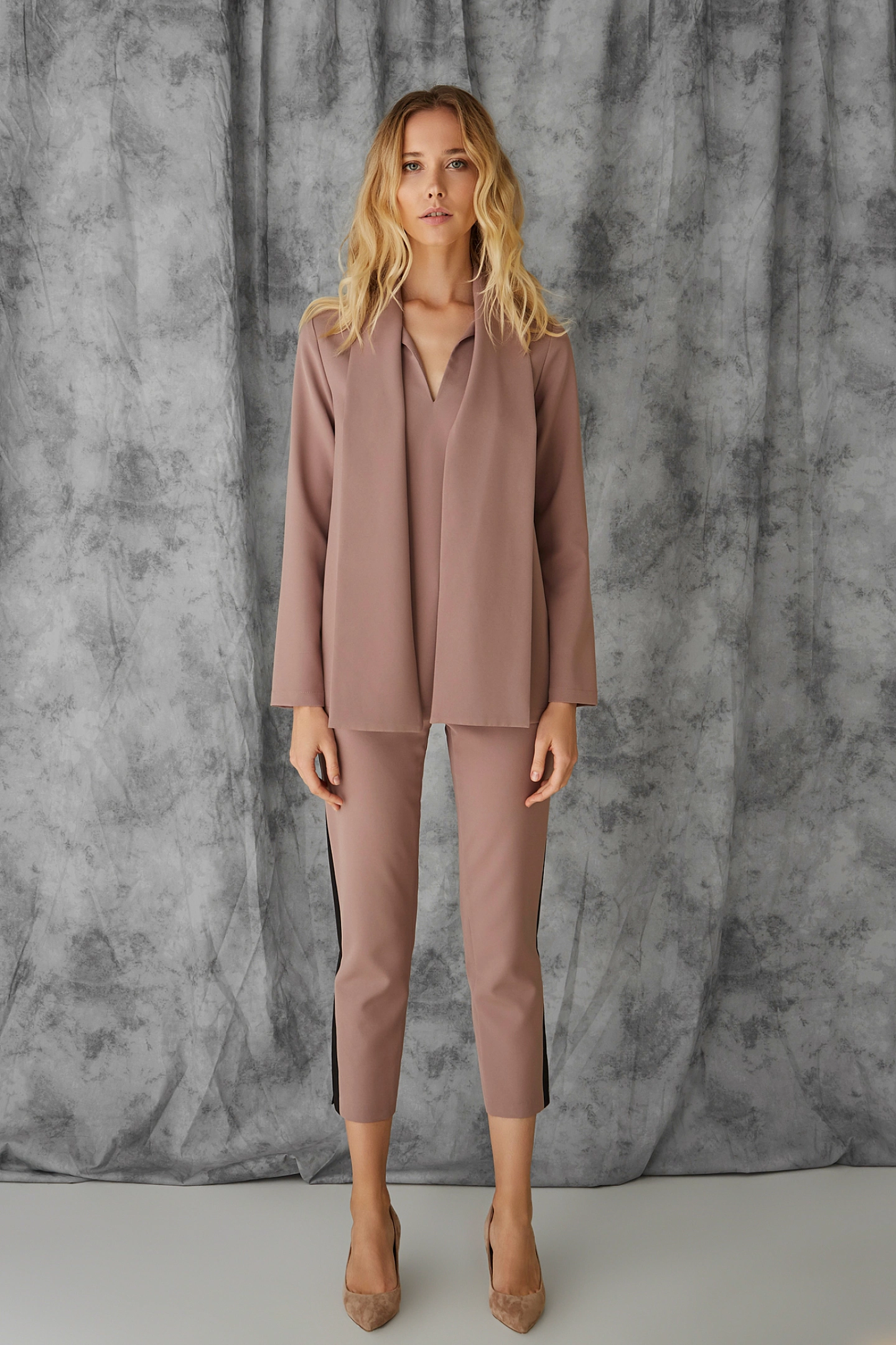 Брюки с лампасами