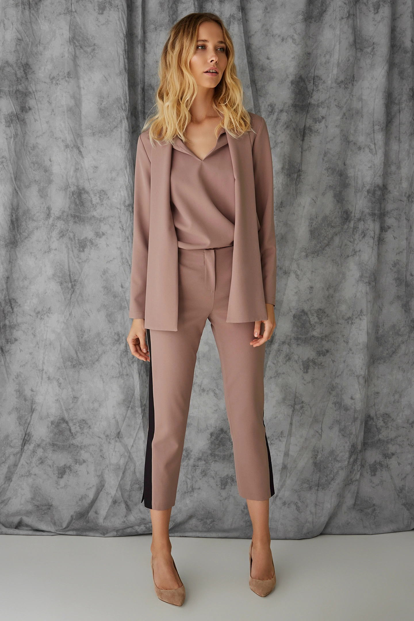 Брюки с лампасами