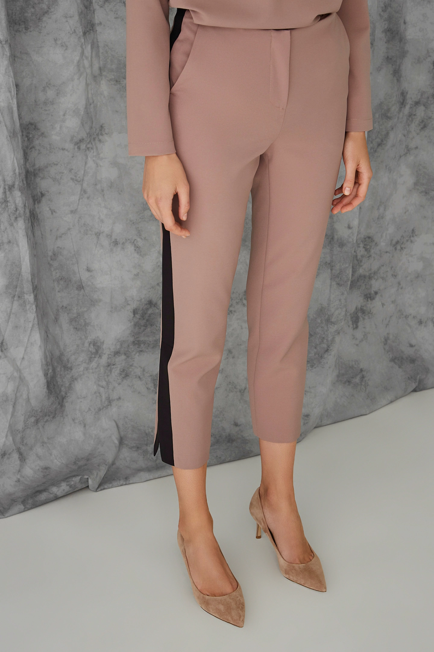 Брюки с лампасами