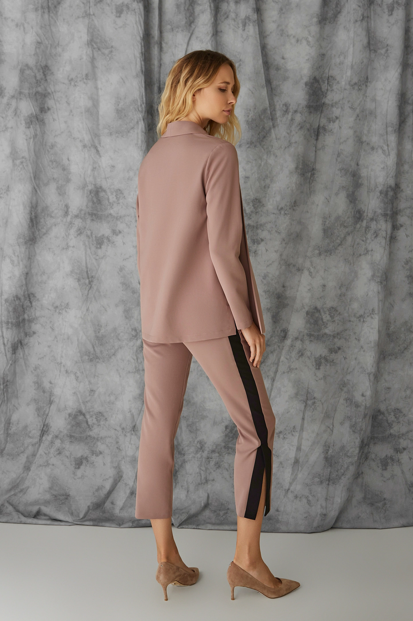 Брюки с лампасами