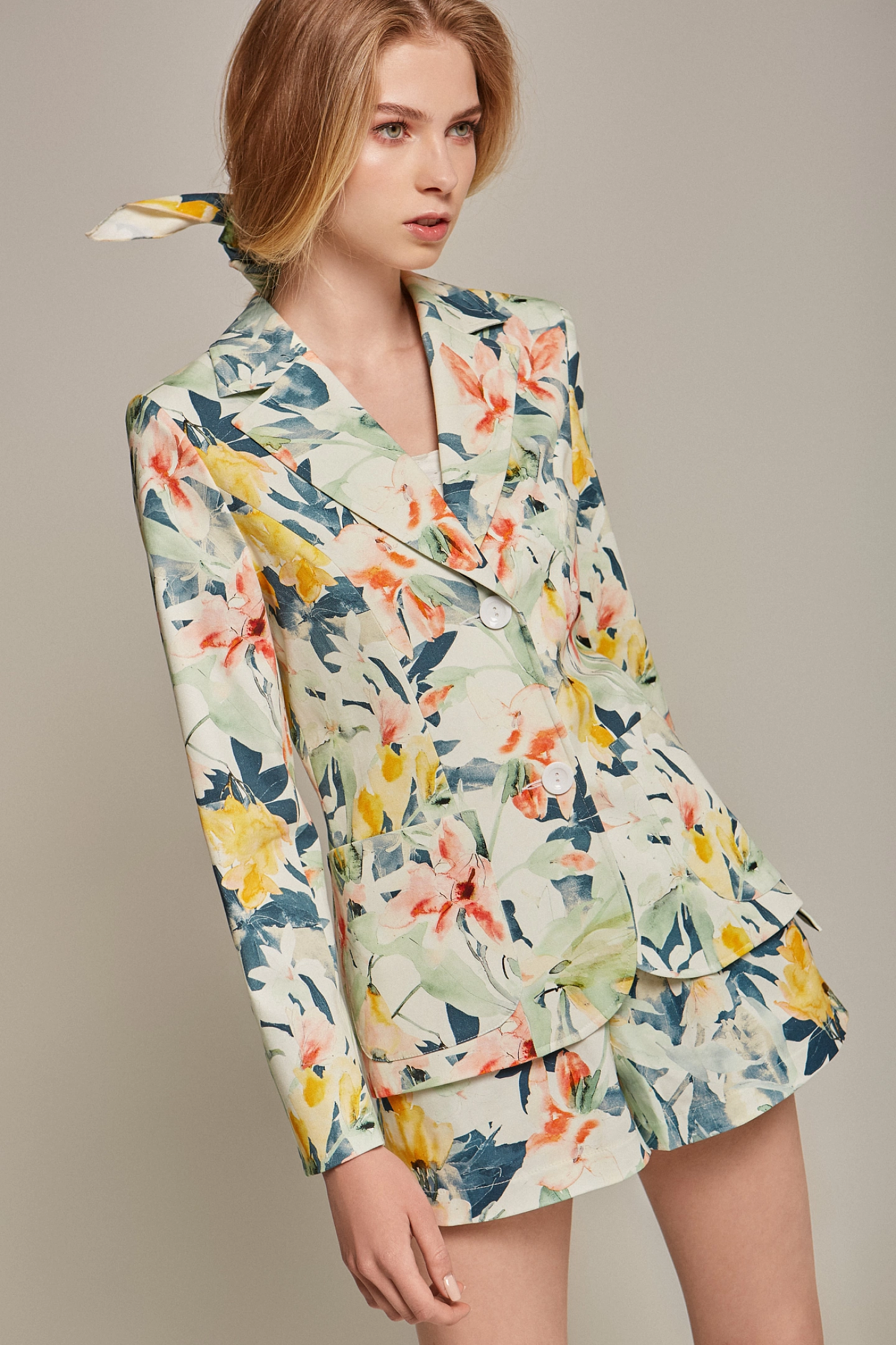 Жакет однобортный с накладными карманами