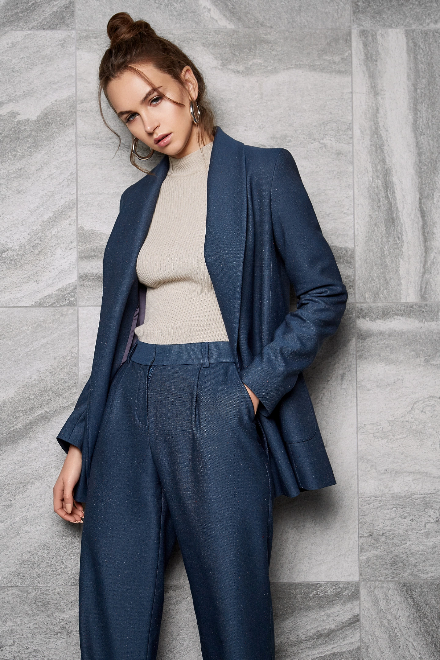 Жакет двубортный шаль и брюки трубы
