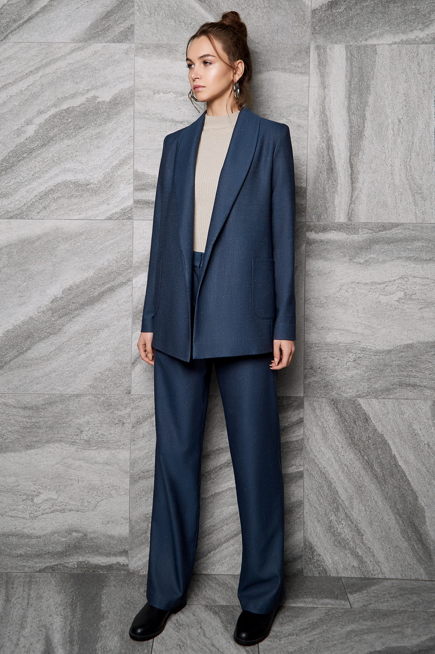 Жакет двубортный шаль и брюки трубы