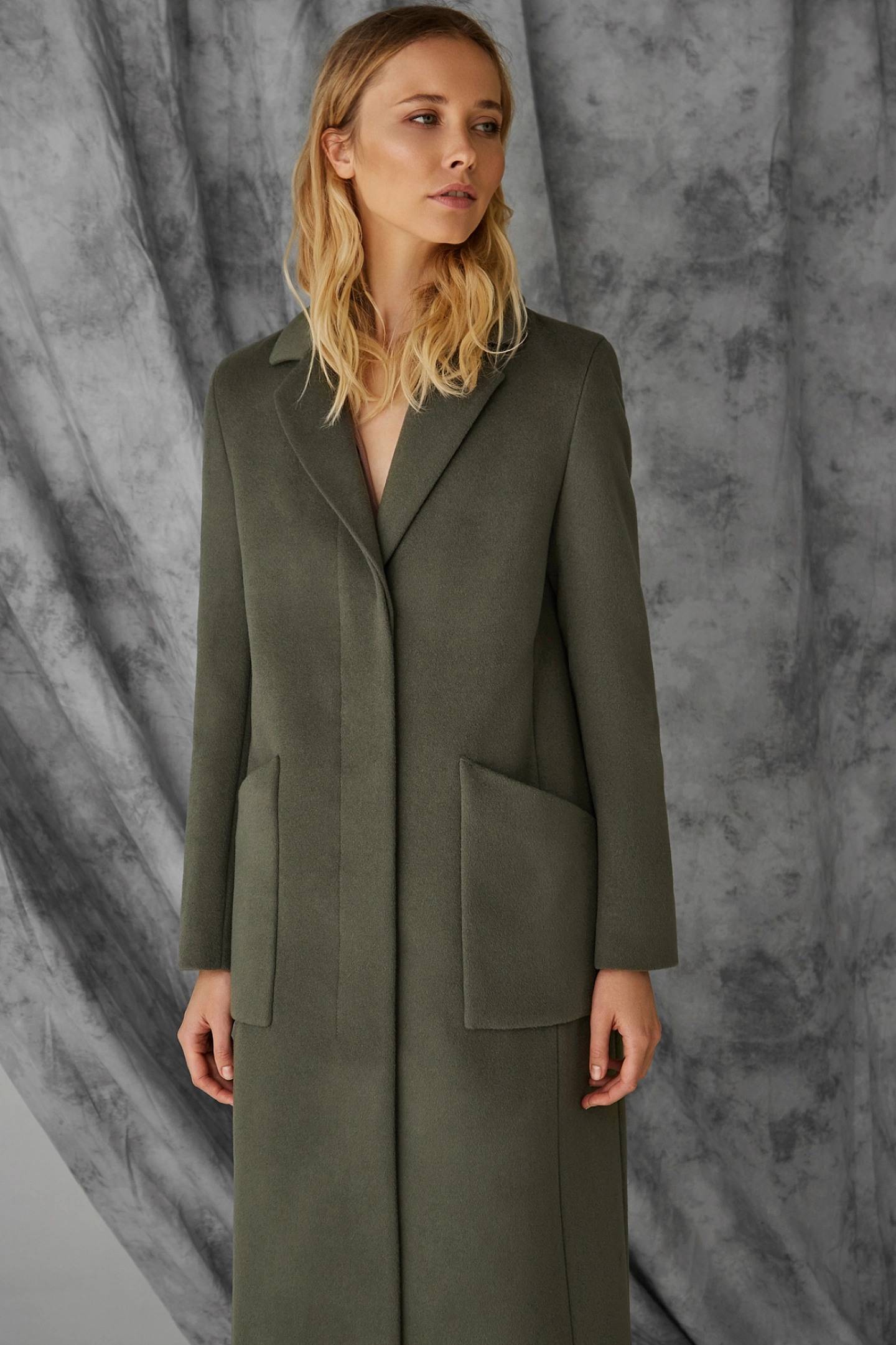 Пальто с супатой и фигурными карманами