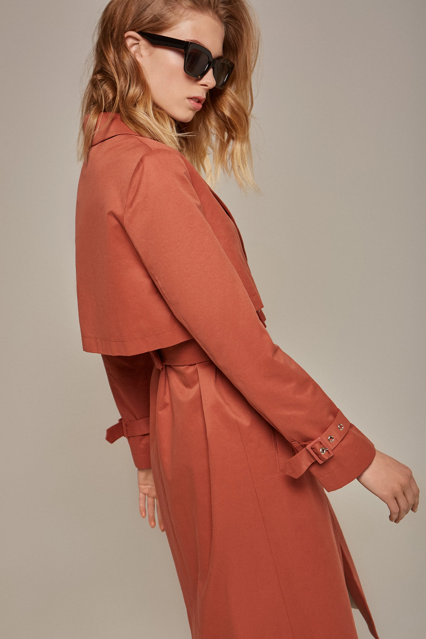 Тренч с пряжками