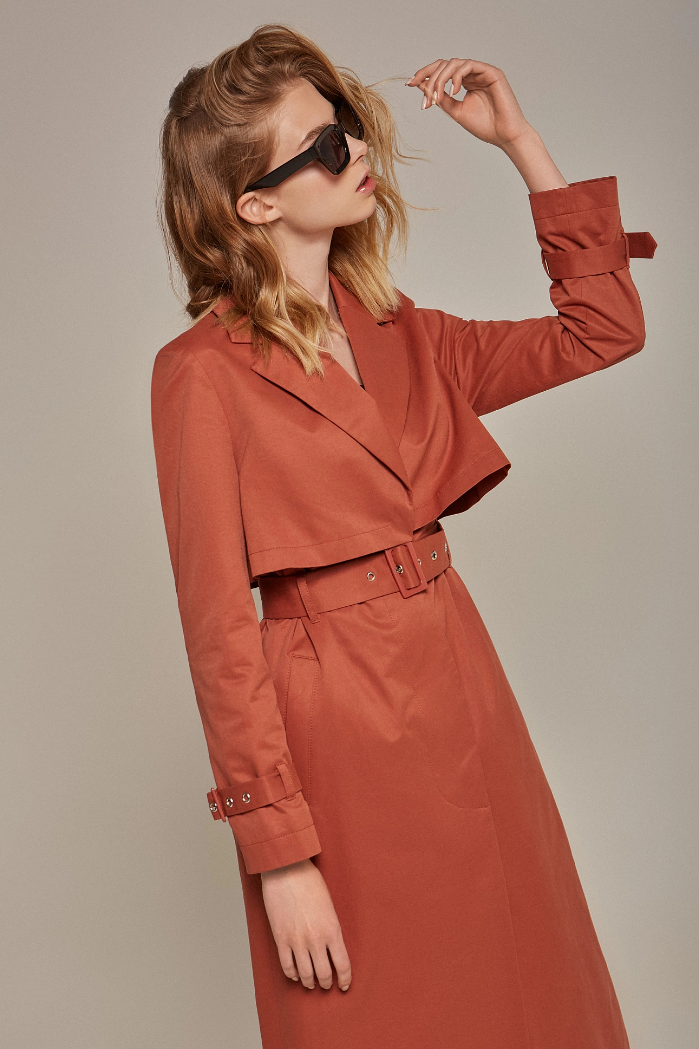 Тренч с пряжками