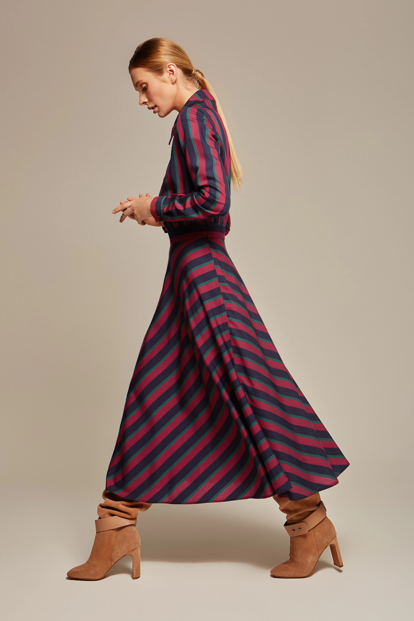 Платье-рубашка с юбкой полусолнце