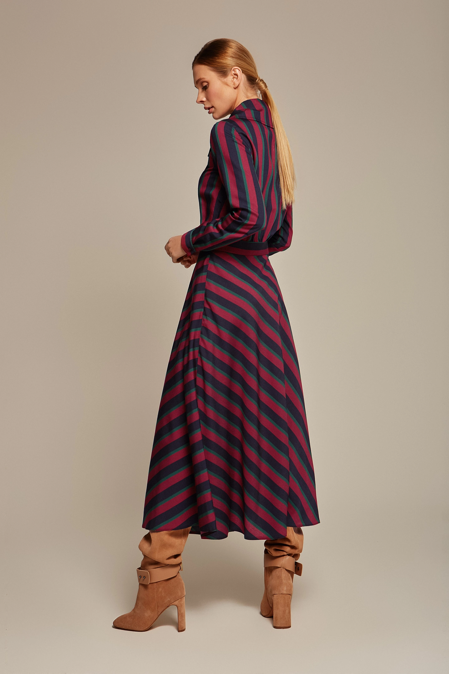 Платье-рубашка с юбкой полусолнце